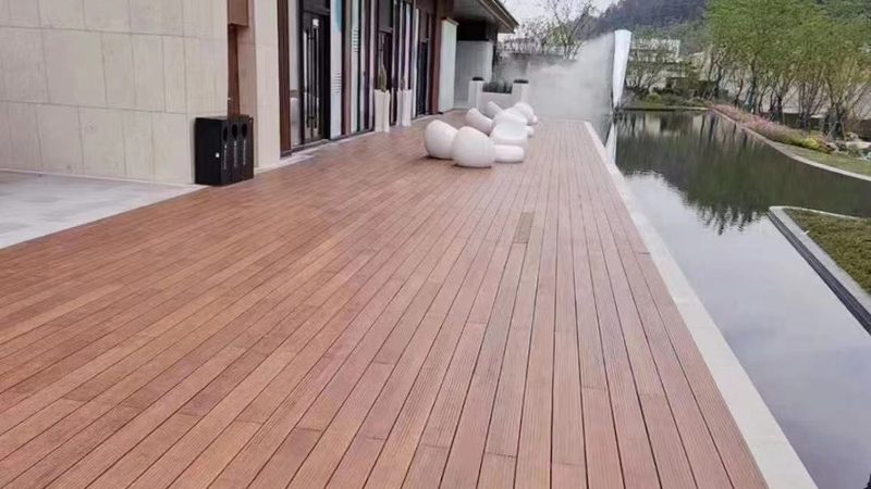 成都三层实木地板与强化地板的优劣对比解析