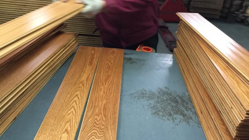 上海工程地板批发报价单，如何选择性价比高的产品？**